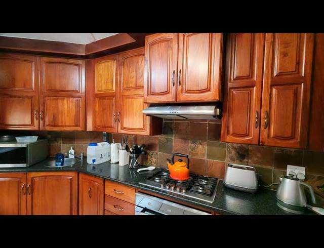 5 BEDROOM HOUSE FOR SALE IN ELDOGLEN